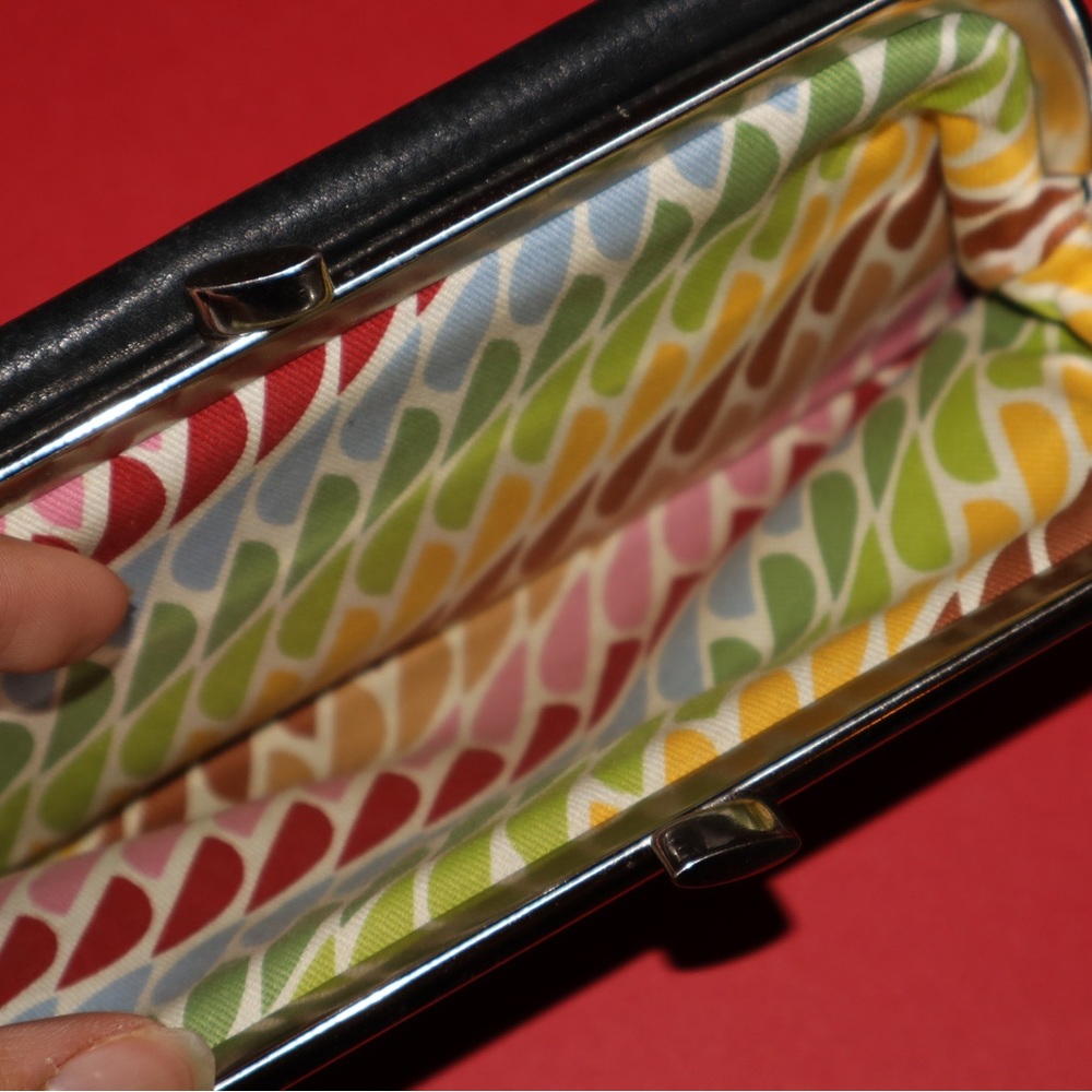 FOSSIL Olivia Checkbook Frame Kiss Lock Closure Black Leather Clutch - Picture 5 of 8